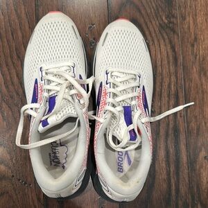 Brooks White and Purple Running Shoes